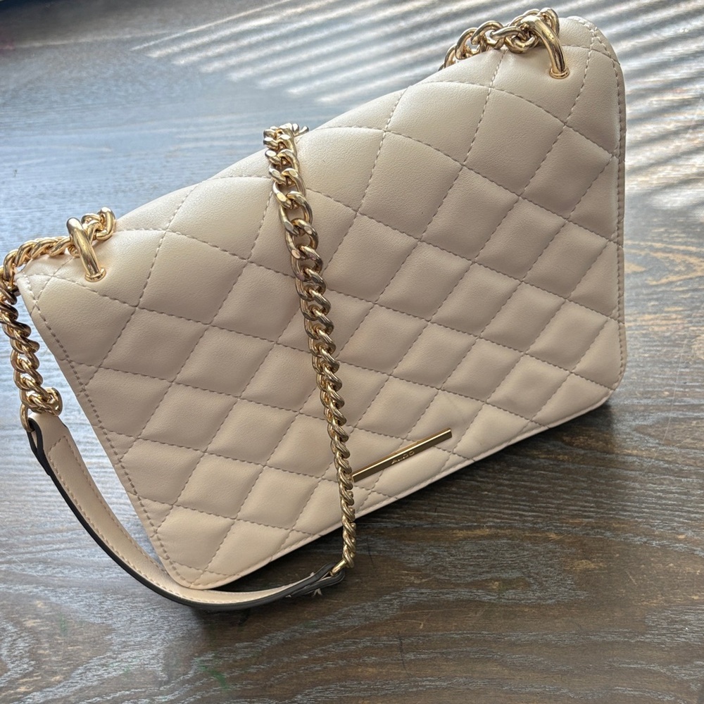 Elegant Cream Quilted Shoulder Bag